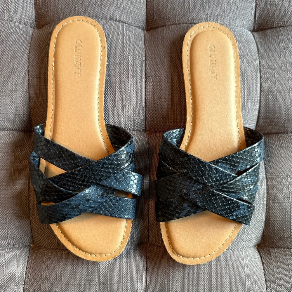 Old Navy Black Faux Snakeskin Slide Sandals – Women’s Size 7.5